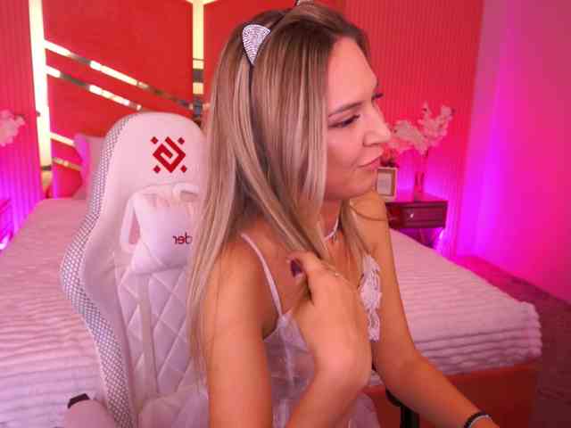 MollyWild webcam
