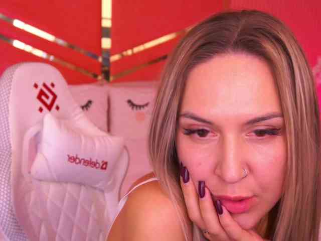 MollyWild webcam