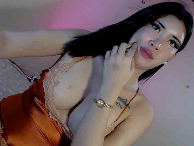 Urseductivesensa... Live Webcam on BongaCams