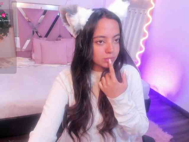 Laraa-tay webcam