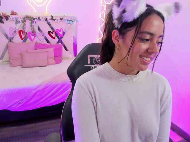 Laraa-tay webcam