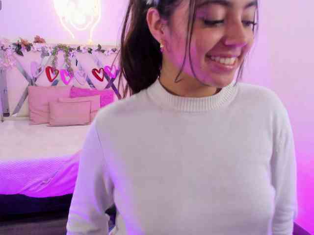 Laraa-tay webcam