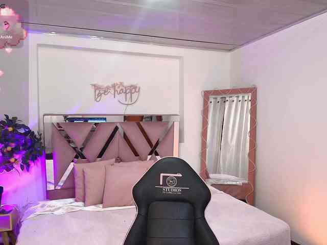 Laraa-tay webcam