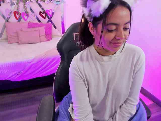 Laraa-tay webcam