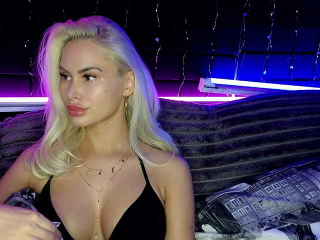 AngelOCrystal's BongaCams show and profile