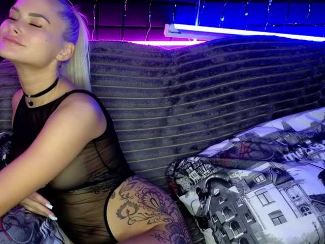 AngelOCrystal Live Cam and Statistics on UnifiedCams