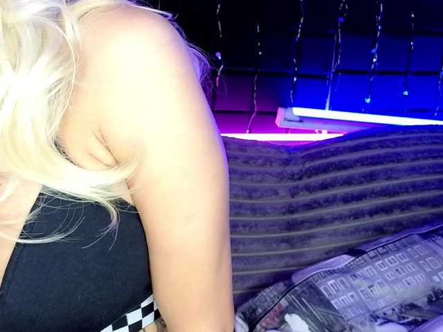 AngelOCrystal's BongaCams show and profile