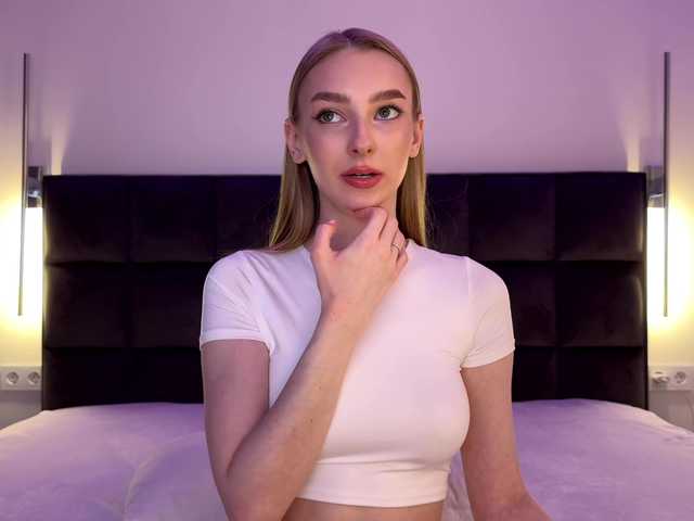 Cute DiamondLily wants you to fuck her body now DiamondLily from BongaCams