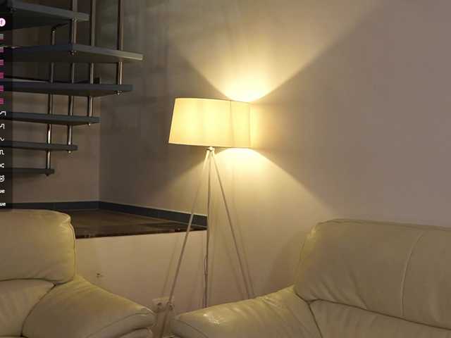 DiamondLily's BongaCams show and profile