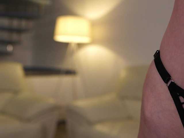 DiamondLily's BongaCams show and profile