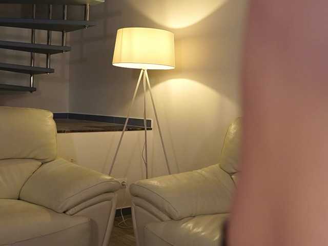 DiamondLily's BongaCams show and profile