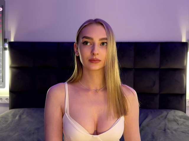 DiamondLily's BongaCams show and profile