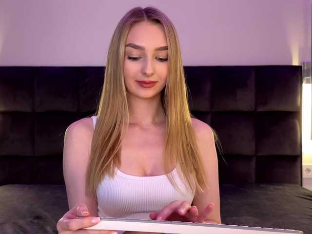 DiamondLily's BongaCams show and profile