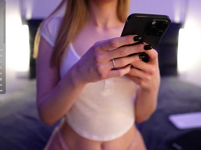 DiamondLily's BongaCams show and profile