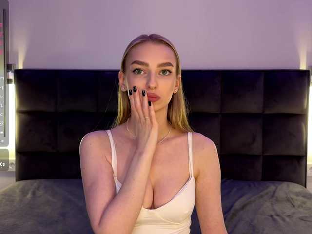 DiamondLily's BongaCams show and profile