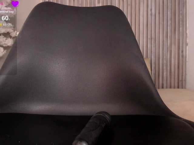 tiana-glow webcam bongacams model stream image