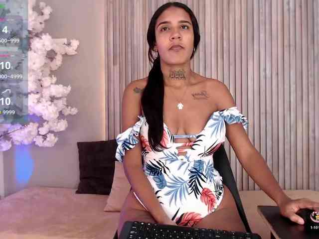 tiana-glow webcam
