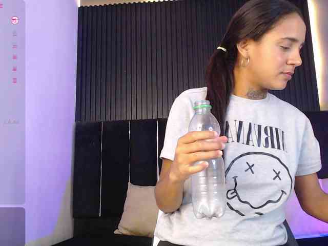 tiana-glow webcam