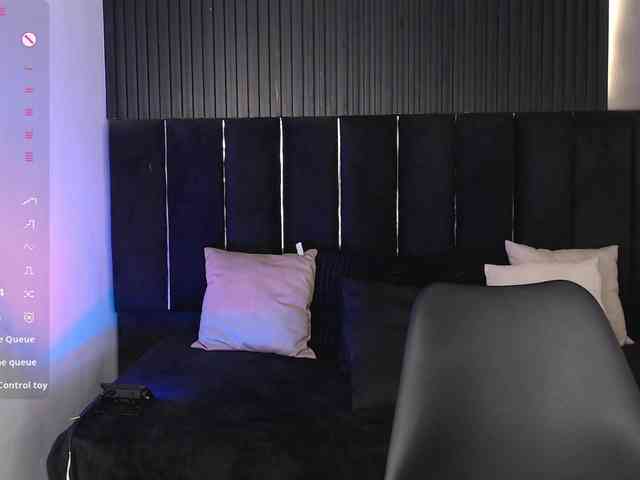 tiana-glow webcam