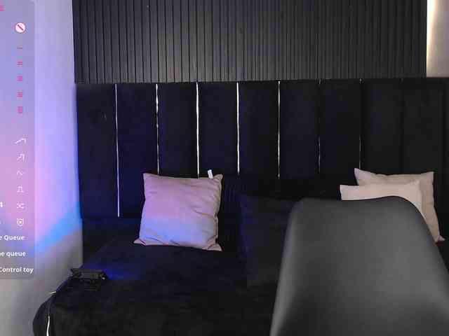 tiana-glow webcam
