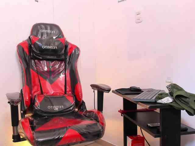 Oliver18- Live Webcam on BongaCams