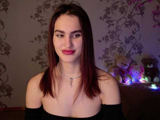 FridaCure's BongaCams show and profile