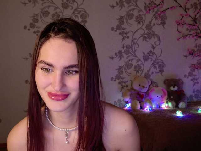 FridaCure's BongaCams show and profile