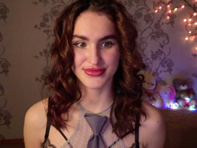 FridaCure's BongaCams show and profile