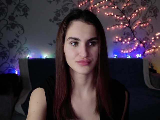 FridaCure's BongaCams show and profile