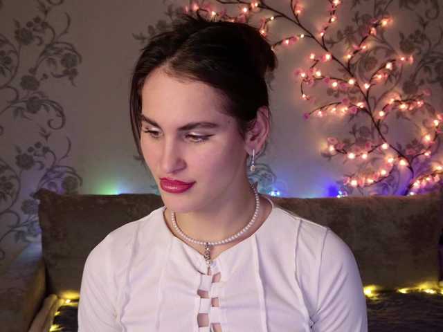 FridaCure's BongaCams show and profile