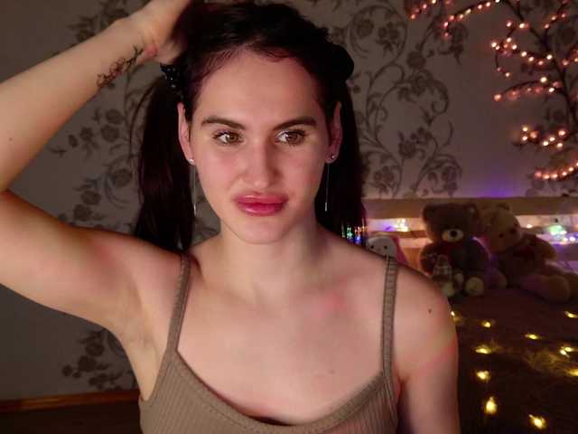 FridaCure's BongaCams show and profile