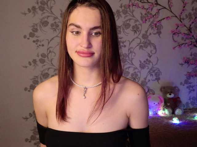 FridaCure's BongaCams show and profile