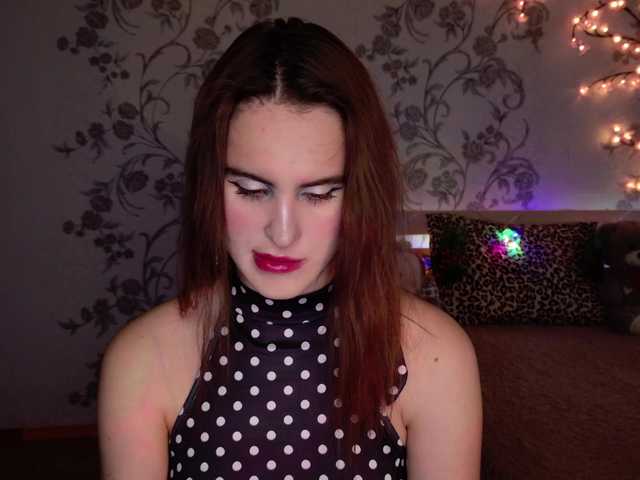 FridaCure's BongaCams show and profile