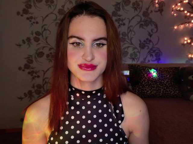 FridaCure's BongaCams show and profile