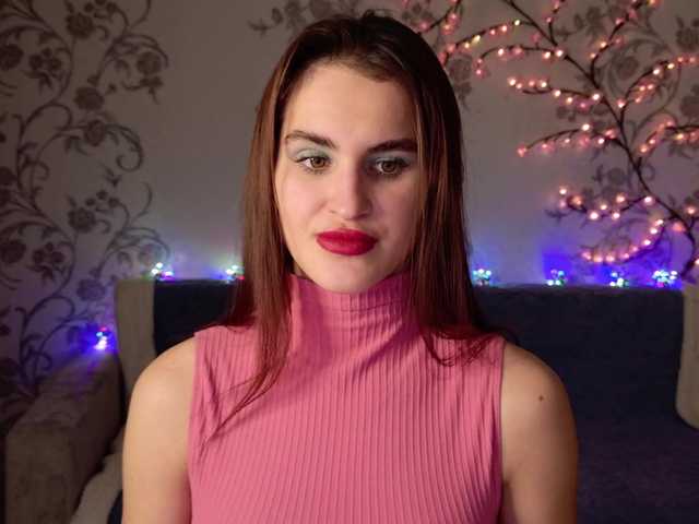 FridaCure's BongaCams show and profile