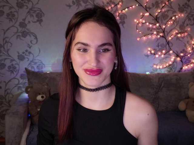 FridaCure's BongaCams show and profile