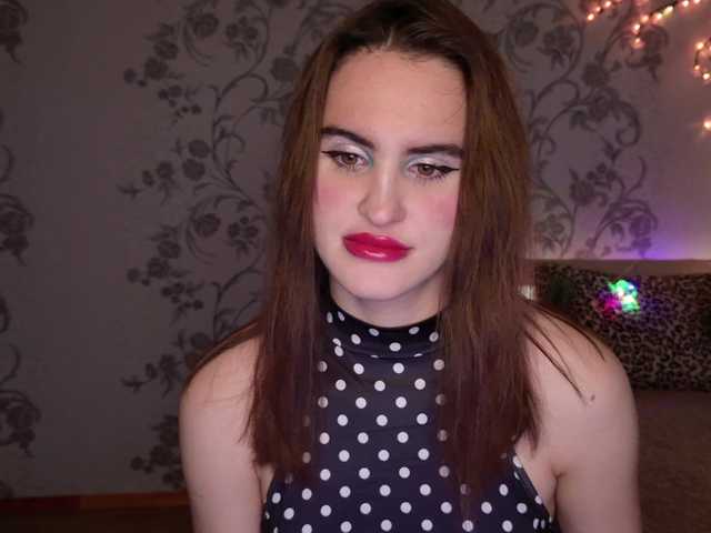 FridaCure's BongaCams show and profile