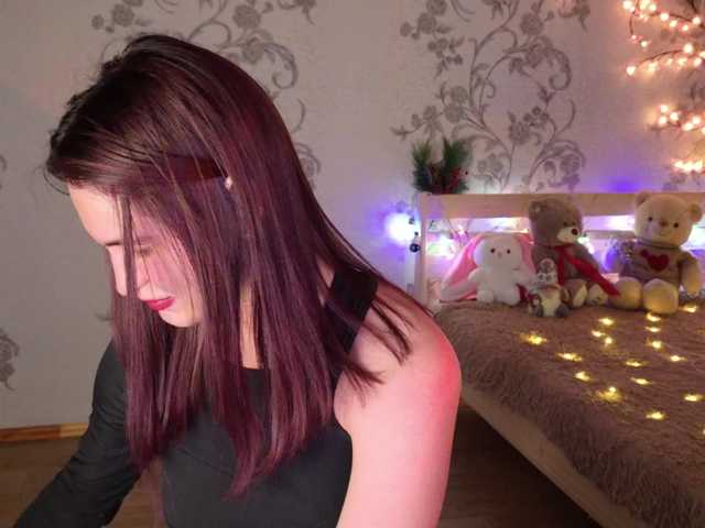 FridaCure's BongaCams show and profile