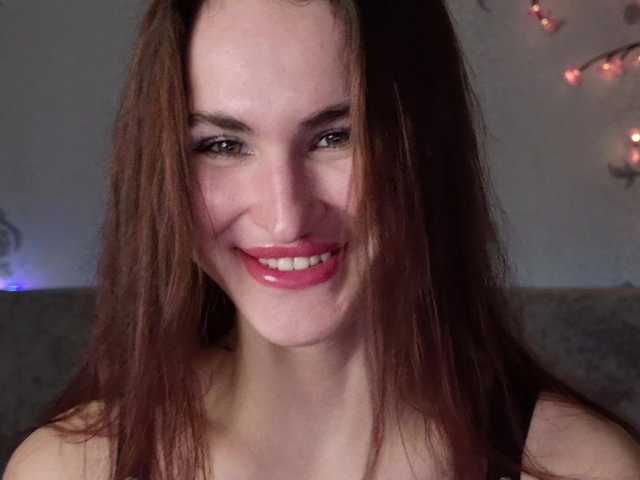 FridaCure's BongaCams show and profile