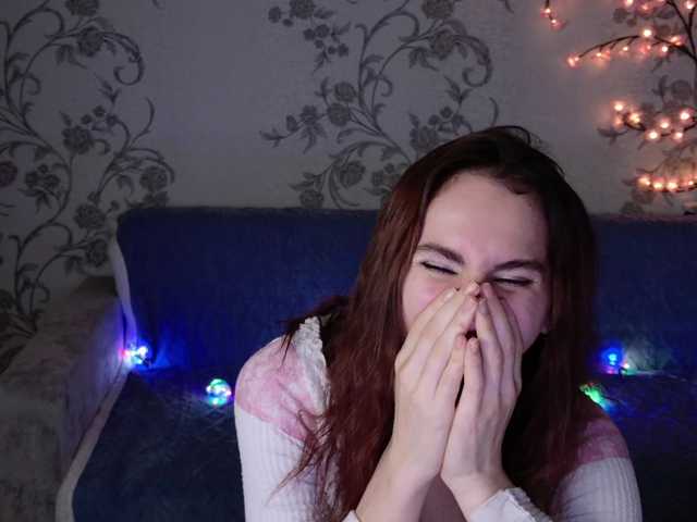 FridaCure's BongaCams show and profile