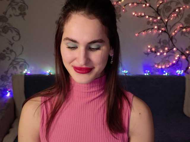 FridaCure's BongaCams show and profile