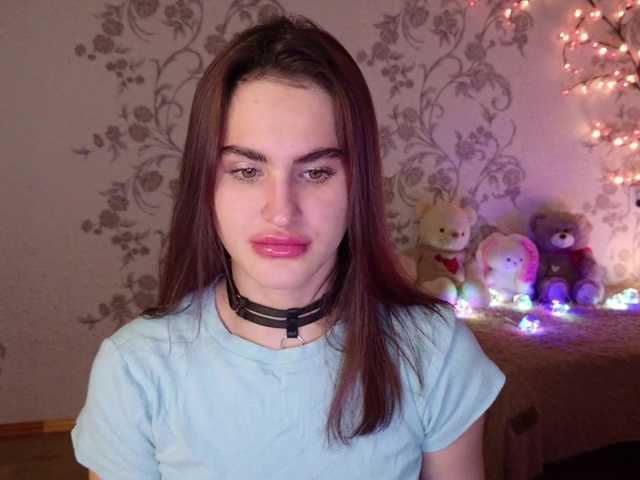 FridaCure's BongaCams show and profile