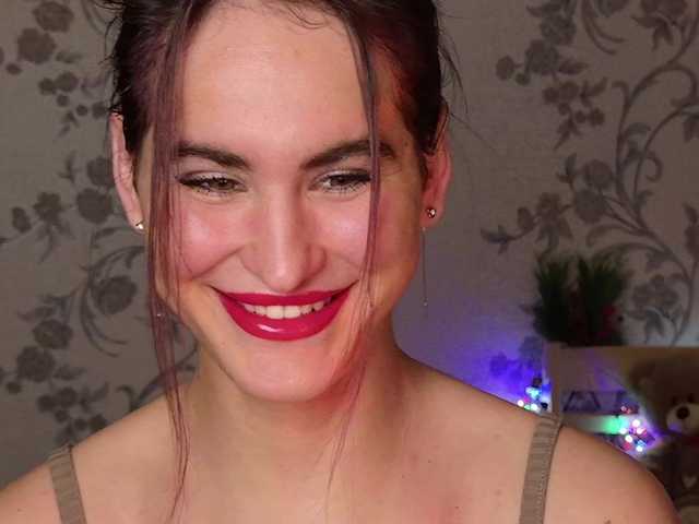 FridaCure's BongaCams show and profile