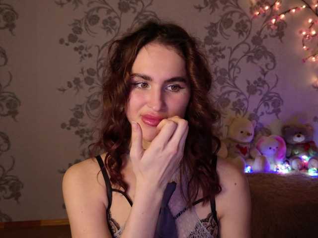 FridaCure's BongaCams show and profile