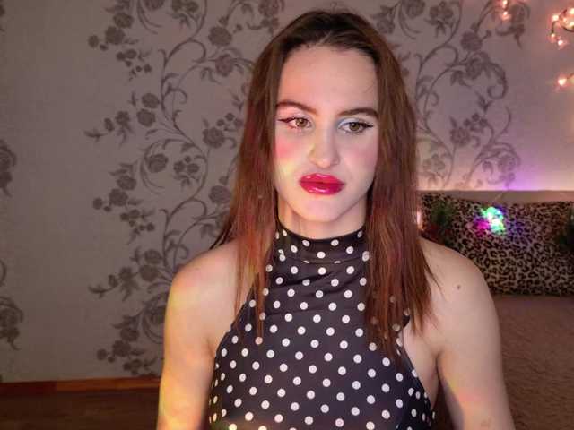 FridaCure's BongaCams show and profile