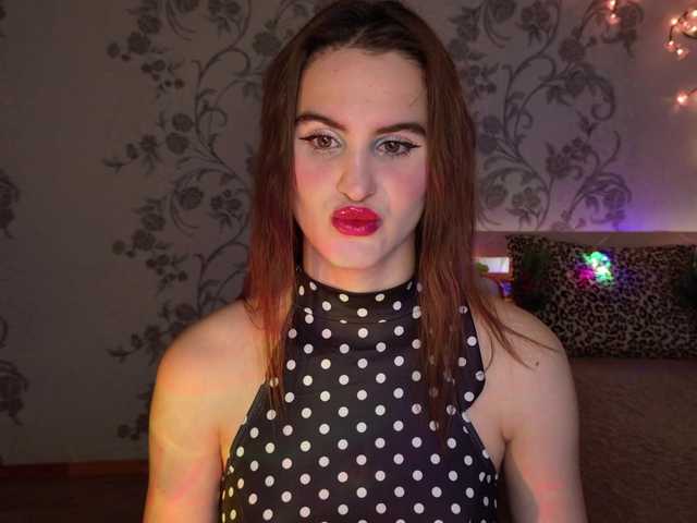 FridaCure's BongaCams show and profile