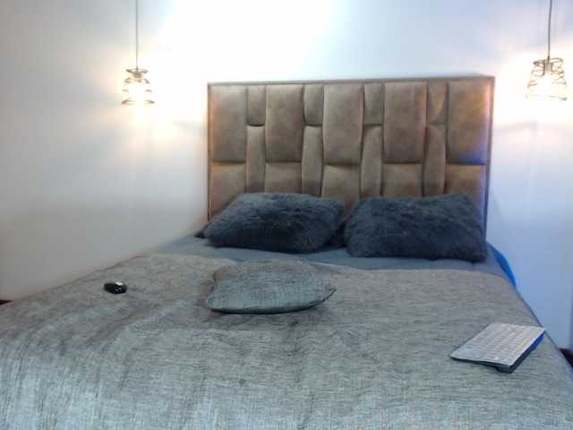 alejhandramora Live Cam on BongaCams