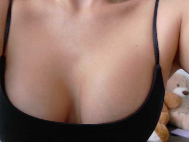 Anah10's BongaCams show and profile