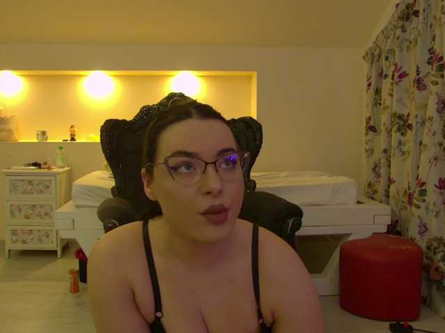 KeiraDark's BongaCams show and profile