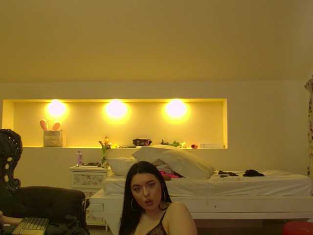 KeiraDark's BongaCams show and profile